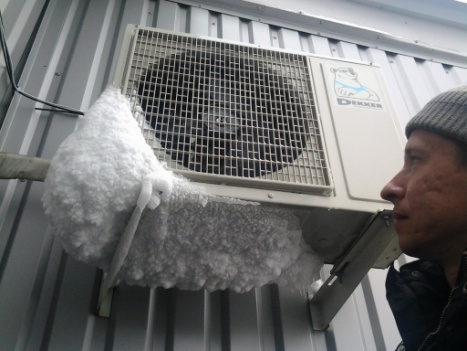 Отопление помещения кондиционером, снег на решетк